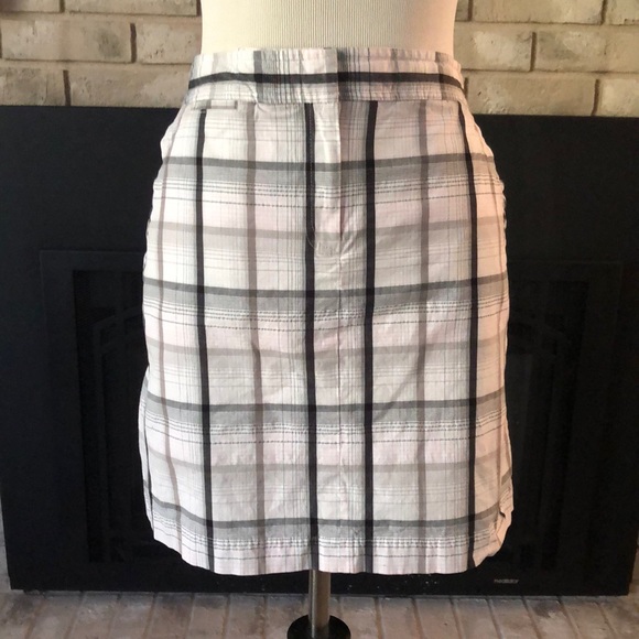 Izod Gray White Pink Plaid Tennis Golf Skort size 8 - Picture 1 of 13